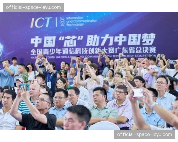 “通讯：从电视录播到短视频集锦，一家利物浦球迷酒吧三十年的观赛方式变迁”